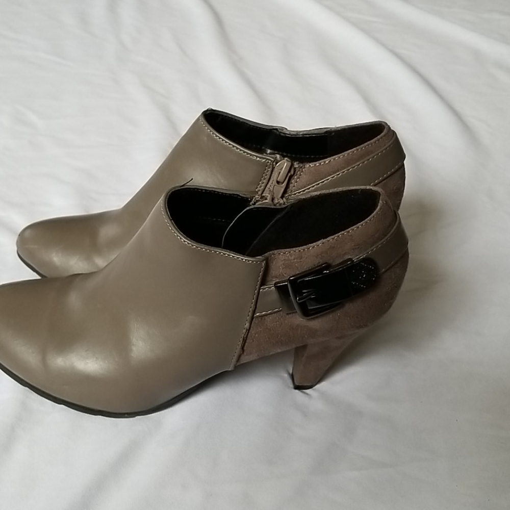 Women's X-Appeal Size 7 Heels